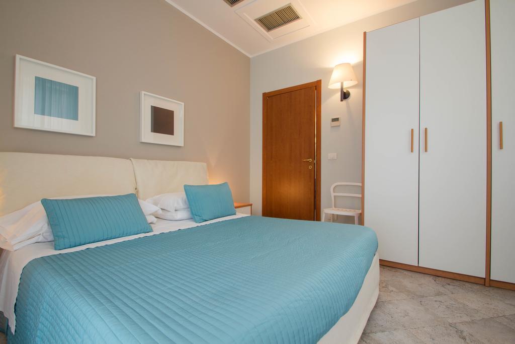 Hotel Corso Alaxi Hotels Alassio Oda fotoğraf